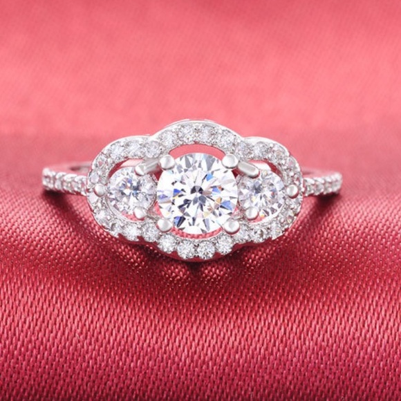 THREE STONE ENGAGEMENT 925 STERLING DIAMOND RING, CUTE RING, SHINY RING. - Picture 2 of 5